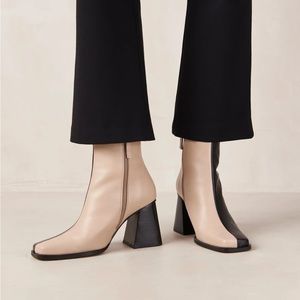 ALOHAS SOUTH BI COLOR BOOT SIZE 38